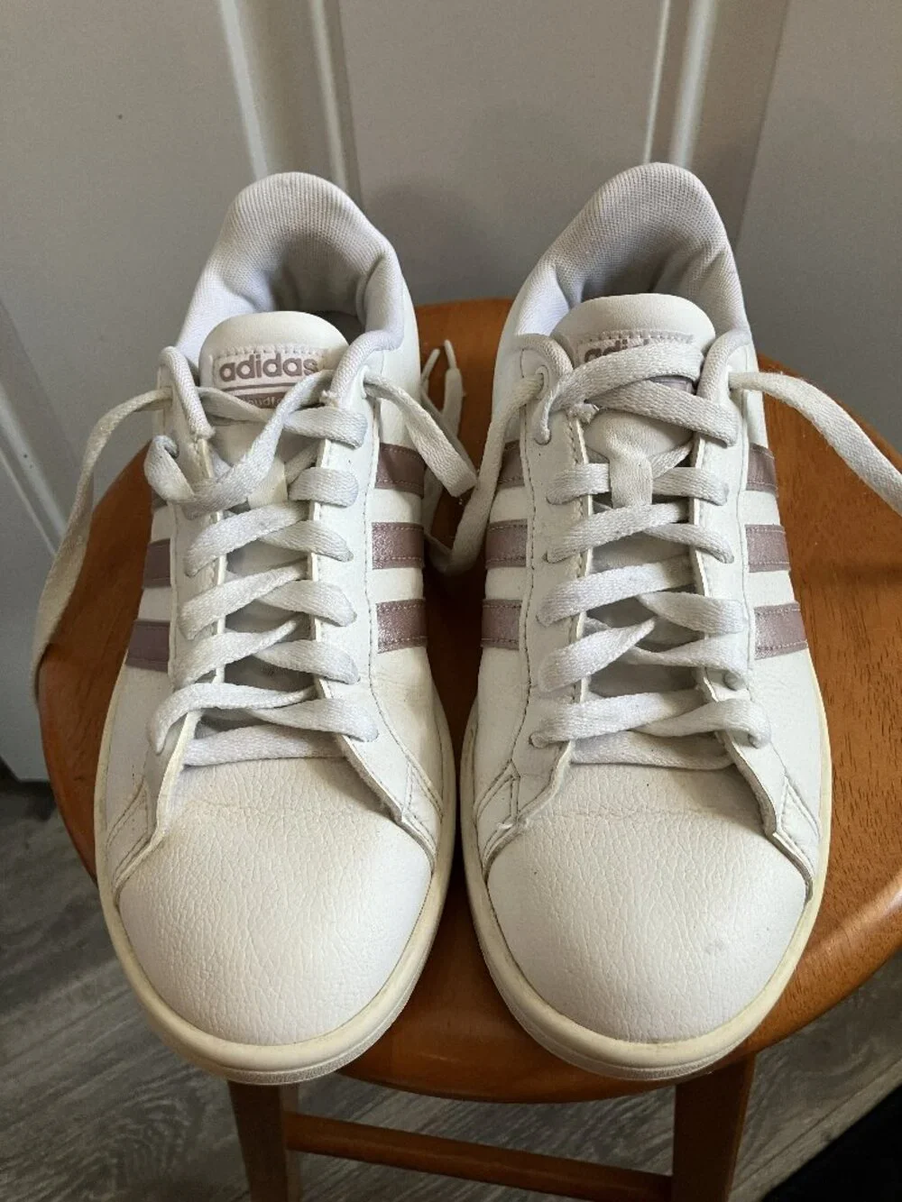 Woman's Adidas Sneakers